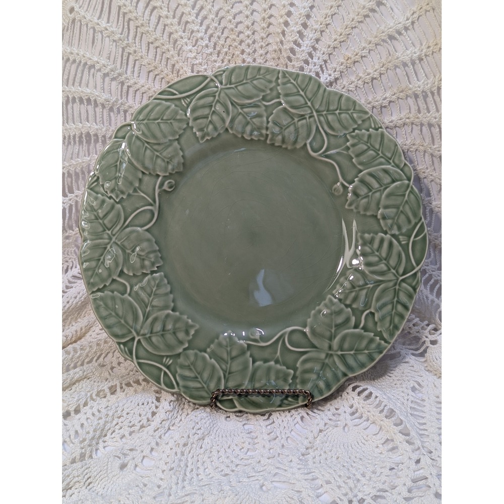 Bordallo Pinheiro Green Majolica Strawberry Leaf Plate 12 inch Made in Portugal